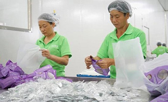 零食企業(yè)與時間賽跑贏取“新鮮度”，自建基地供應(yīng)堅果